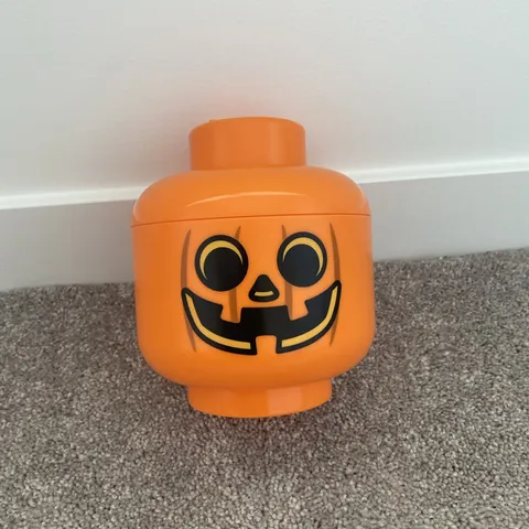 LEGO--SMALL HALLOWEEN PUMPKIN STORAGE HEAD--BRICK CONTAINER BOX (LOOK)