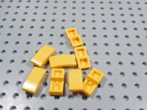 LEGO Lot of 8 Bright Yellow 2x1 Curved Slopes No Stud BK
