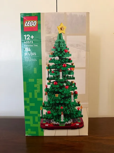 New & Sealed LEGO Christmas Tree 40573 2 in 1 build Seasonal