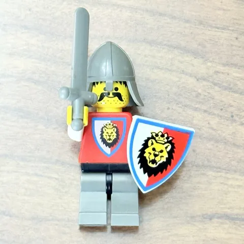 LEGO Castle Royal Knights - Knight 4 Minifigure - cas066 - Sets 6046 6090