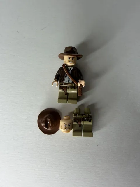LEGO Indiana Jones Vintage Minifigure Accessories Pieces And Parts Bundle Lot