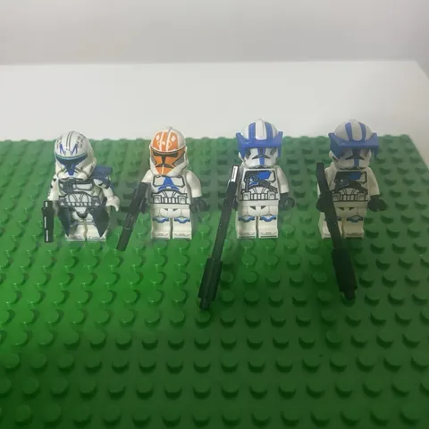 LEGO Star Wars Clone Trooper Minifigures Lot of 4 w/ Helmets & Blasters