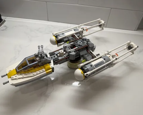 LEGO Star Wars 9495 Gold Leader's Y-wing Starfighter Set w/ Minifigures