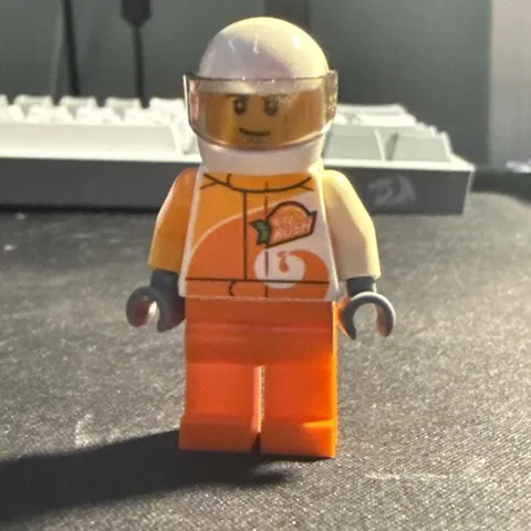LEGO City minifigure, Desert Rally Racer, ViTA RUSH, Dark Tan Eyebrows, CTY0983
