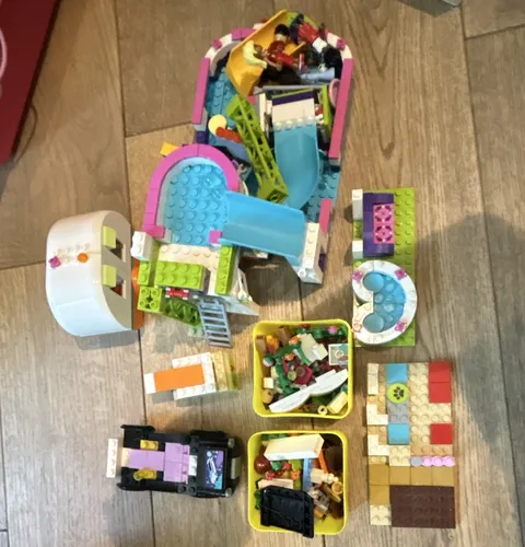 LEGO Bulk Lot Multicolor Bricks & Parts w/Minifigures, Builds & Accessories
