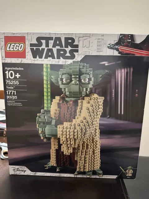LEGO Star Wars Yoda Action Figure 75255