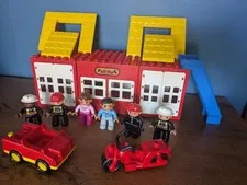 Lego DUPLO Lot Vintage Fire Station No 9 2568 Mixed Parts & Figures Lot
