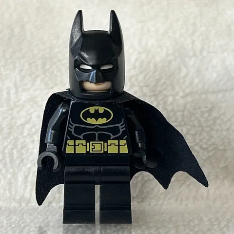 Lego Minifigure sh0016 Batman Black Suit Yellow Belt & Crest Type 1 Cowl 2012 