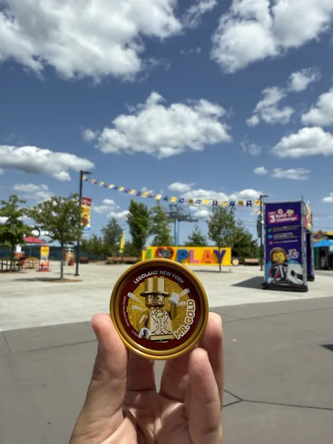 2026 LEGOLAND New York Mr. GOLD POP badge (RARE)