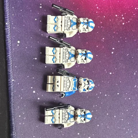 4 LEGO Star Wars 501st Legion Clone Trooper Minifigures w/ Blasters