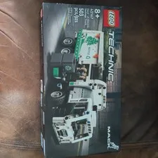LEGO TECHNIC: Mack Lr Electric Garbage Truck (42167)