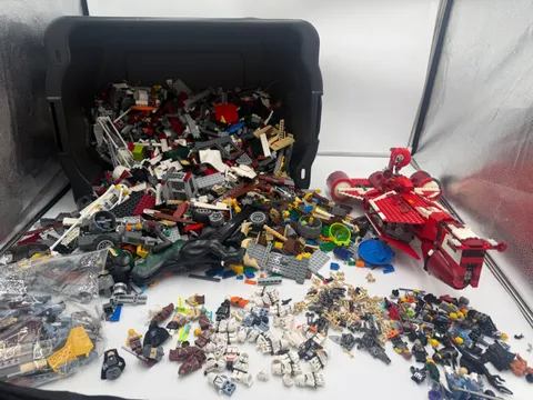 LEGO Star Wars Bulk Lot Minifigures & Pieces ship 7665, 27 pounds