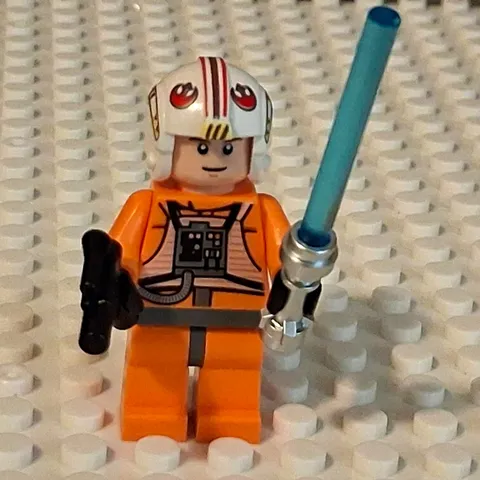 LEGO Star Wars Luke Skywalker X-Wing Pilot Minifigure w/ Lightsaber