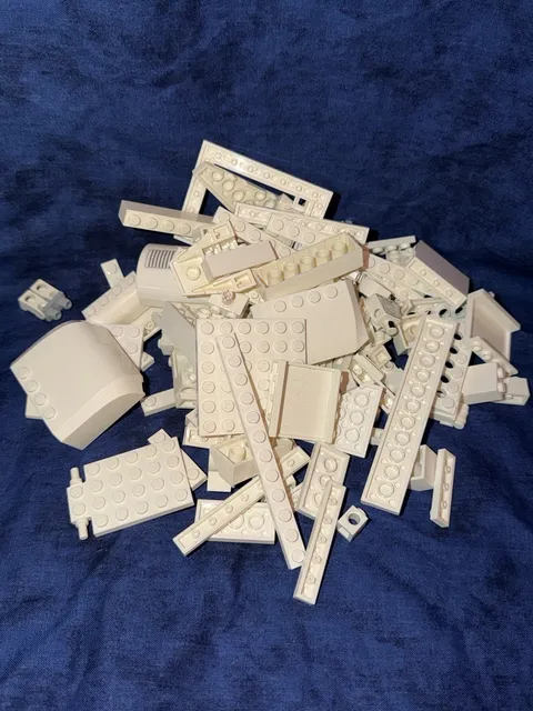 LEGO Lot of 133 Random Pieces-White Assorted Pieces