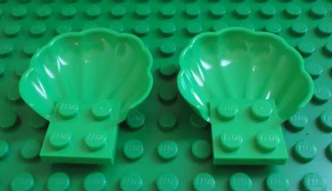 2x LEGO Part 18970 Green Clam Shell w/ 4 Studs