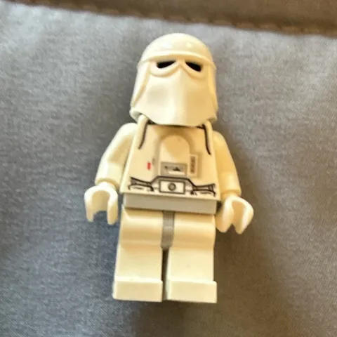 LEGO Star Wars Snowtrooper Minifigure White Armor w/ Helmet, Plastic