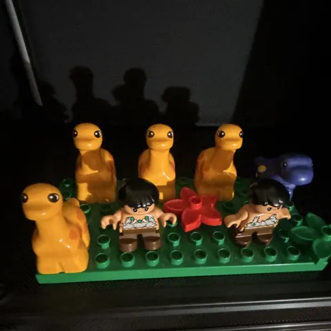 LEGO  Duplo World Animals Bulk Lot w/ Animals, 2 Minifigures & Green Baseplate