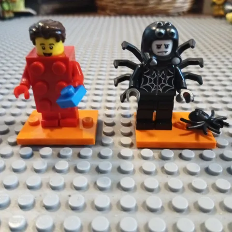 lego minifigures series 18 Brick Suit Guy and Spider Suit Guy Lot