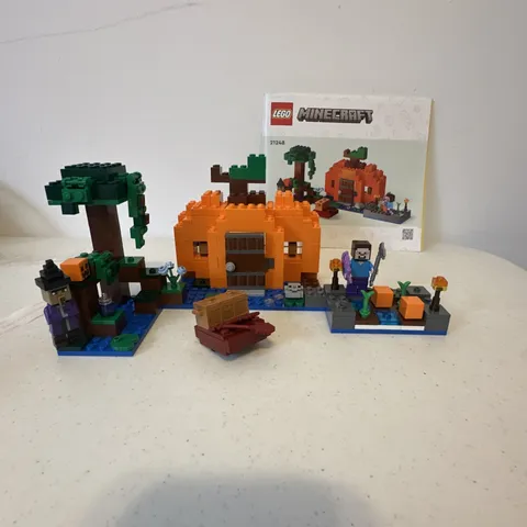 LEGO Minecraft: The Pumpkin Farm (21248) Witch Minifigure RARE