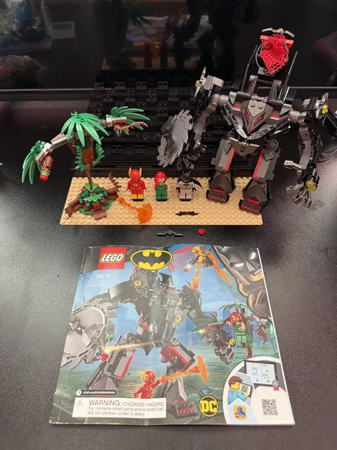 LEGO DC Super Heroes - Batman Mech vs. Poison Ivy Mech (76117)