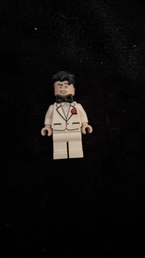 LEGO DC Batman Movie Bruce Wayne Minifigure White Tuxedo Set 70909