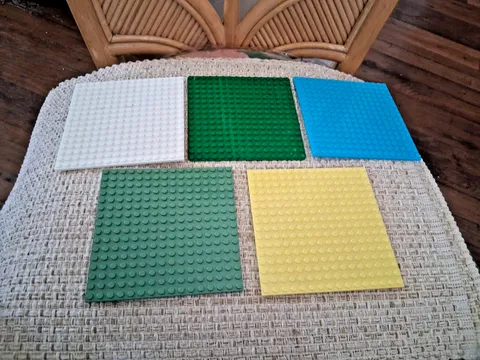LEGO Lot of 5 assorted 16 X 16 DOT 5 x 5 INCH PLATES PLATFORMS BASEPLATES