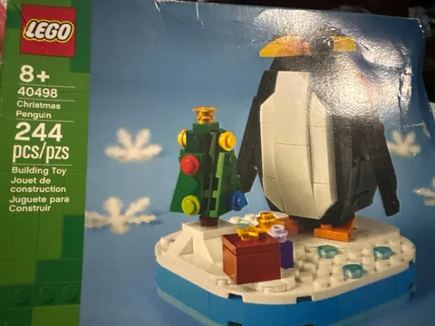 LEGO Iconic: Christmas Penguin (40498) 244 PCS Damage box