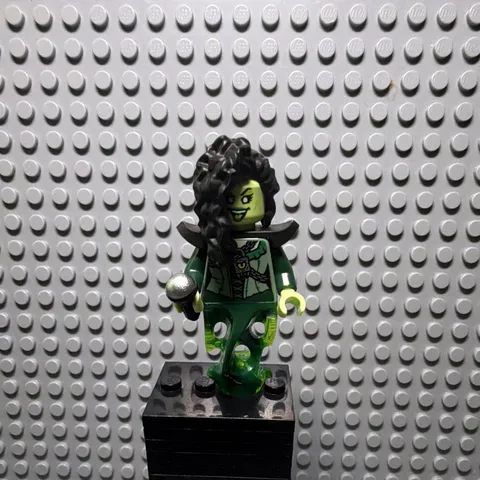 LEGO Minifigures Banshee Singer vid009