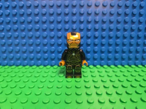 Lego Iron Man Minifigure Mark 41 Armor 76125 sh0567 Marvel Super Heroes CMF Lot 