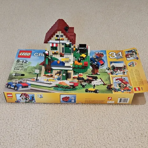 LEGO Creator 31038 Changing Seasons 536 pcs Light Brick w/ Box Manuals