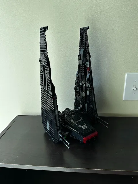 LEGO Star Wars: Kylo Ren's Shuttle (75256)