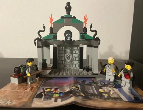 LEGO Harry Potter Set 4735: Slytherin - 100% Complete With Instructions
