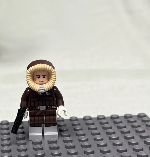 LEGO Star Wars Han Solo Minifigure sw0709 Hoth Dark Brown Parka 75138 + Blaster