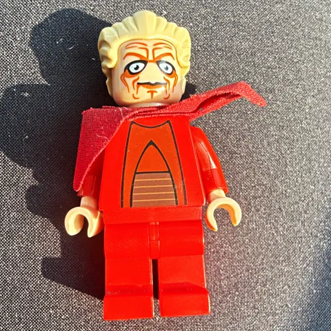 LEGO Star Wars Minifigure Red Outfit w/ Cloth Cape and Tan Hair