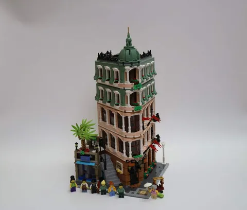 LEGO® Icons 10297 Boutique Hotel Super Sized W/2 Extra Floors! W/Minifigs