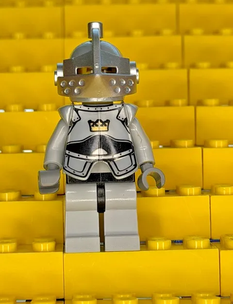 LEGO Castle Fantasy Era Crown Knight Minifigure cas379 852271 Used