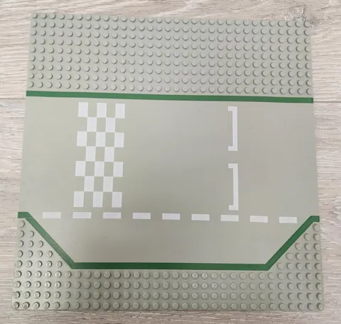 Lego 425p01 Baseplate Road 32 x 32 3 Lane Race Track Green Lines White Checkered