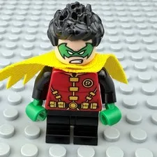 LEGO Robin Minifigure Green Mask Short Legs Batman II sh0588 76122 76118