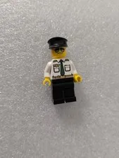 Minifig cty0403 - Airport - Pilot, White Shirt with Dark Green Tie Excellent Con