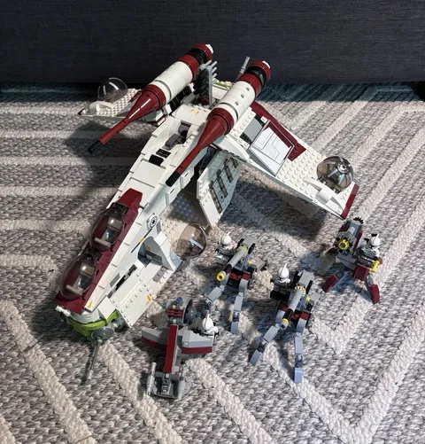 LEGO Star Wars Republic Attack Gunship 7676 Clone Wars Discontinued