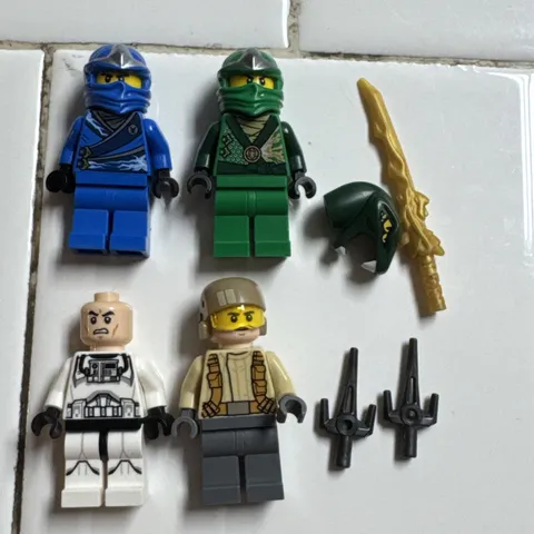 Ninjago Minifigure - Lloyd Rebooted with ZX Hood (njo0213) 10725 Lot Star Wars