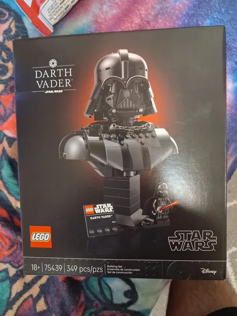 Authentic LEGO STAR WARS DARTH VADER (75439) 349 Pieces Brand New