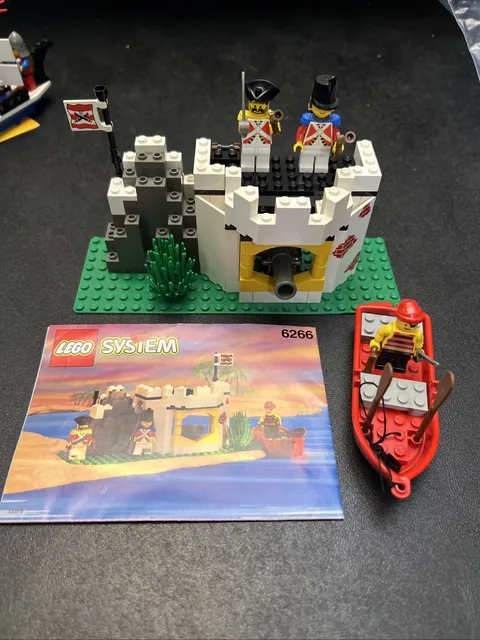 Lego Pirates Cannon Cove 6266 100% Complete W/Instructions