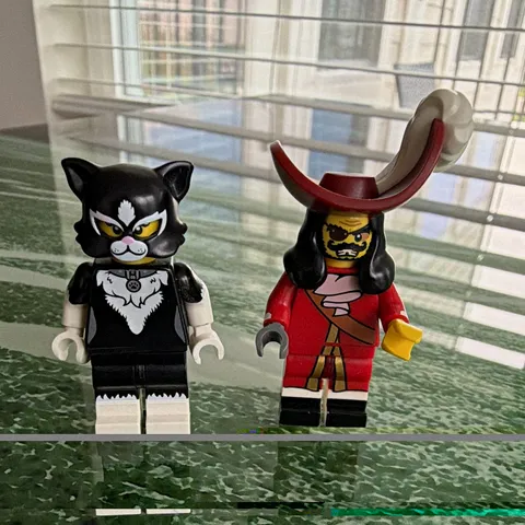 LEGO Disney Minifigures Captain Hook & Cat Costume Minifigure Lot of 2 Plastic