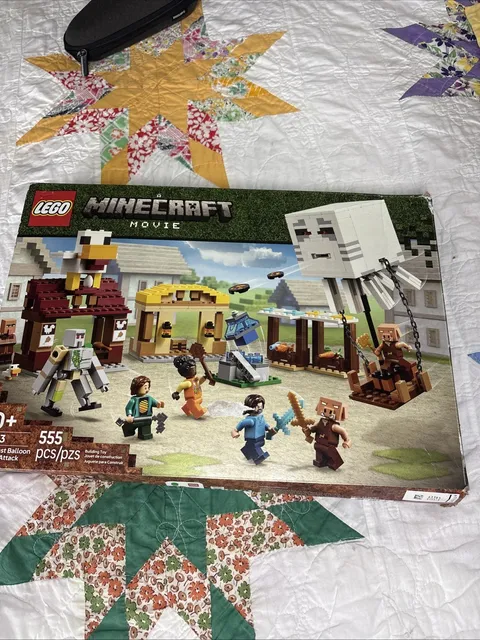 LEGO Minecraft: The Ghast Balloon Village Attack (21273) - Slight Damage To Box