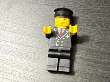 Lego VINTAGE Airport - Pilot w/ Red Tie air043 h503 Minifigure CMF