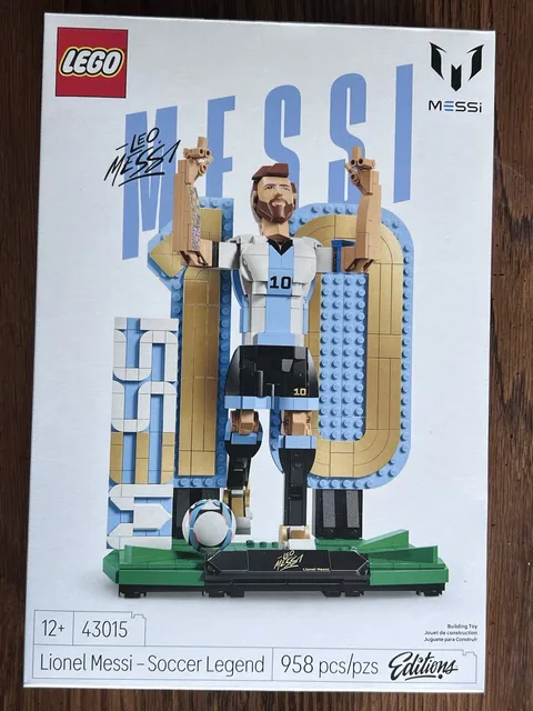 LEGO Editions Lionel Messi Soccer Legend 43015 Building Set 958 Pieces Argentina