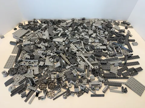 LEGO Mixed Bricks and Pieces Lot Of Over 600 Pieces Different Shades Of Grey