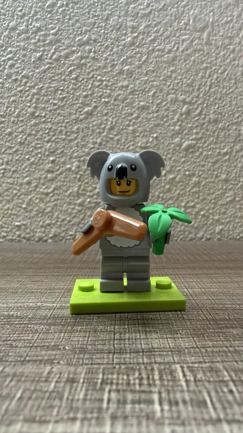 LEGO Minifigures Koala Costume Minifigure w/ Boomerang & Green Leaf