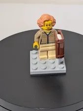 LEGO Minifigure Grandmother 2019 Dark Tan Fair Isle Sweater Glasses Book